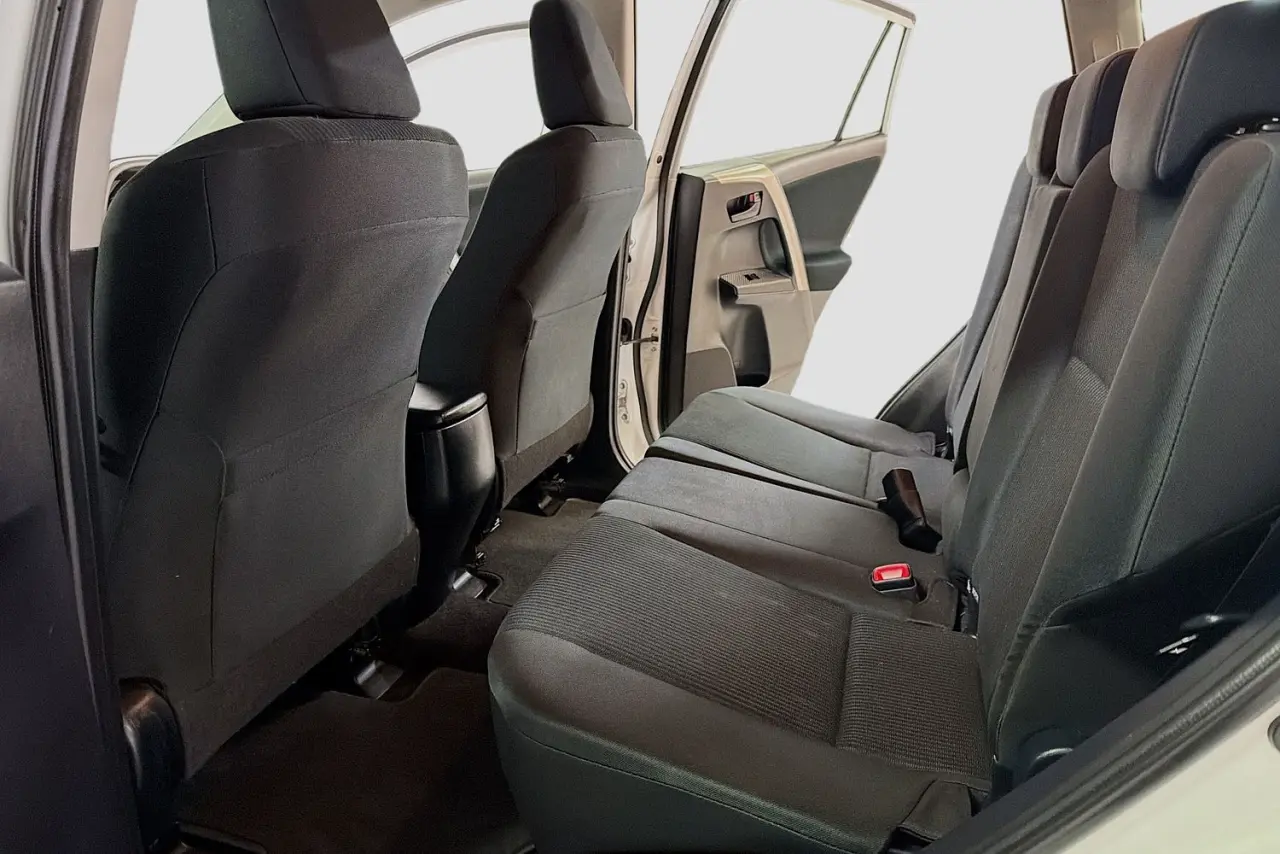 2013 Toyota RAV4 Gallery Image 25