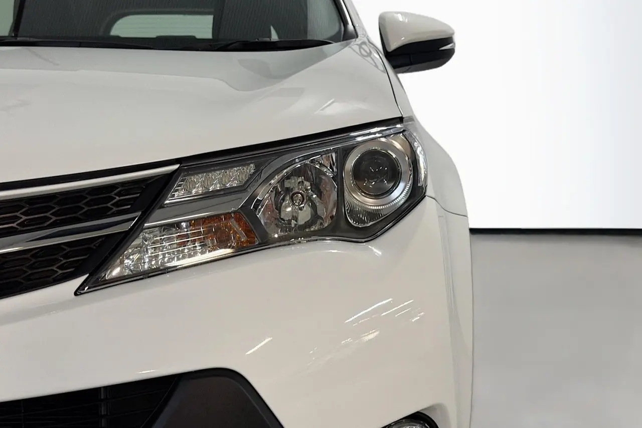 2013 Toyota RAV4 Gallery Image 3