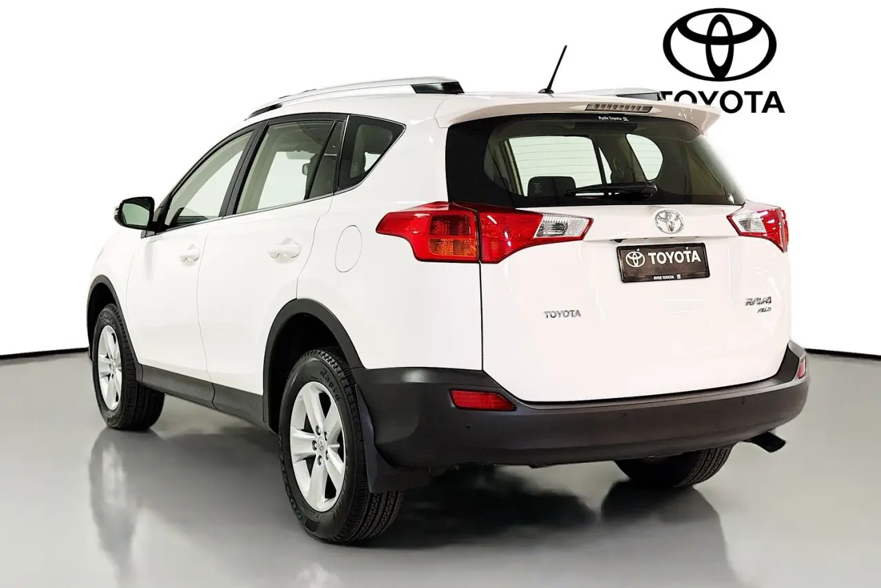 2013 Toyota RAV4 Gallery Image 6
