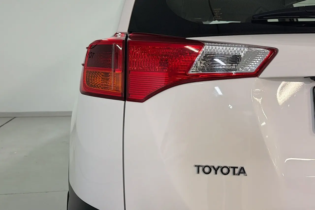 2013 Toyota RAV4 Gallery Image 8