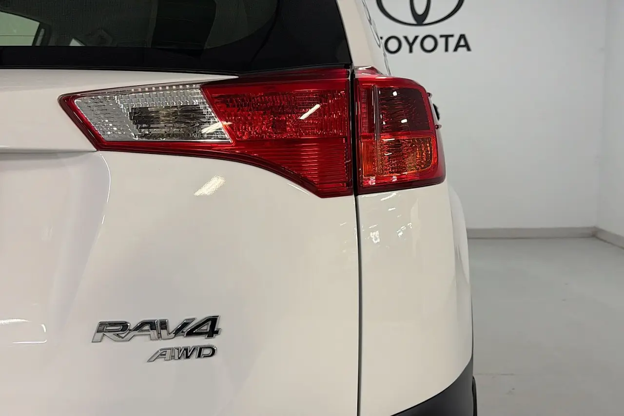 2013 Toyota RAV4 Gallery Image 9
