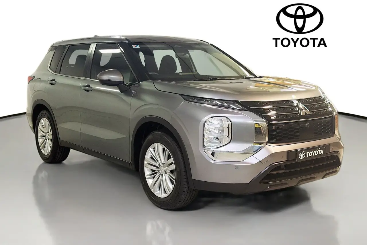 2022 Mitsubishi Outlander Gallery Image 1