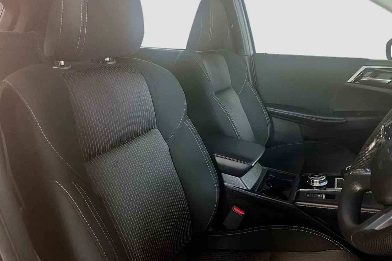 2022 Mitsubishi Outlander Gallery Image 12