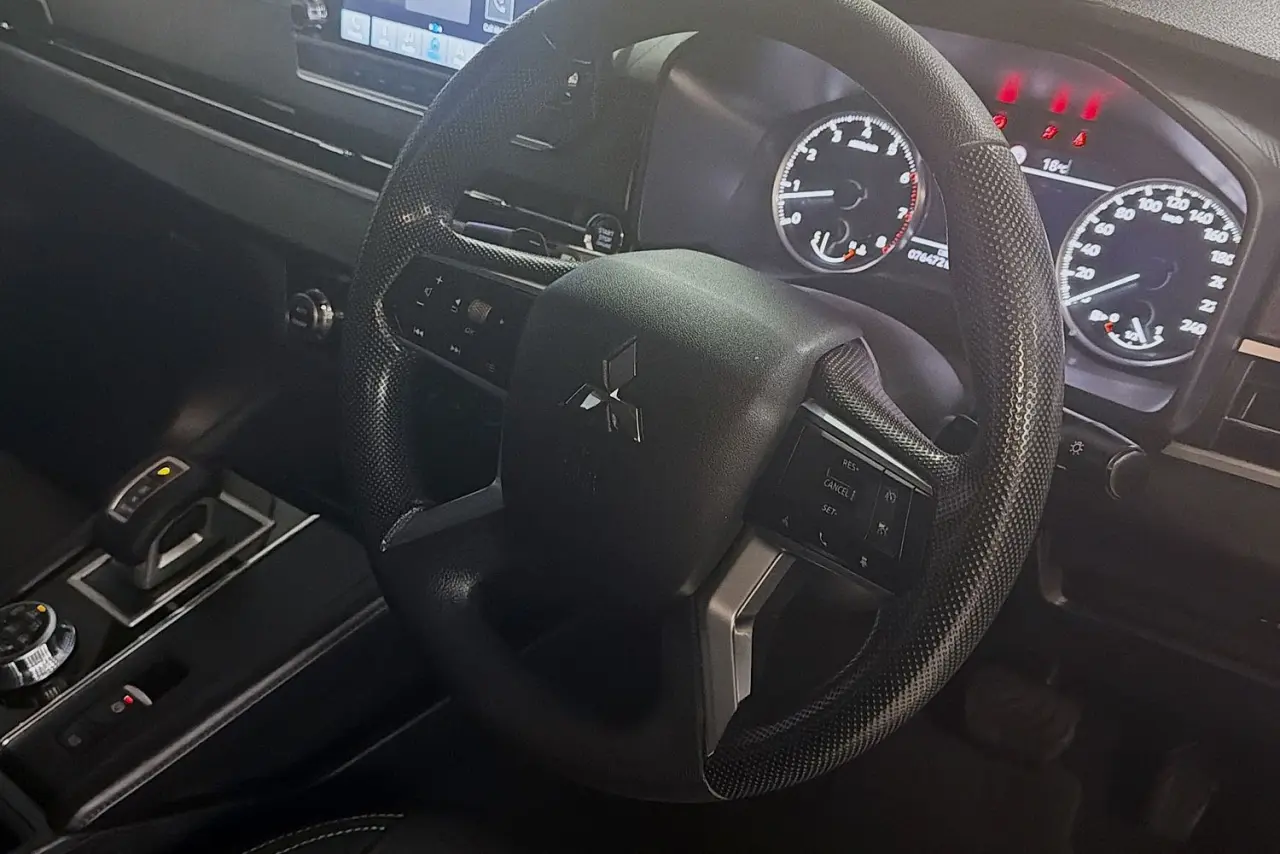 2022 Mitsubishi Outlander Gallery Image 13