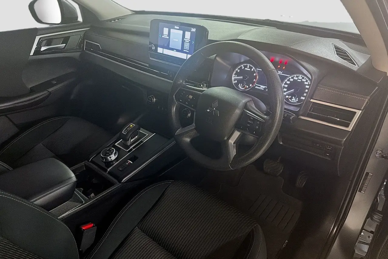 2022 Mitsubishi Outlander Gallery Image 22