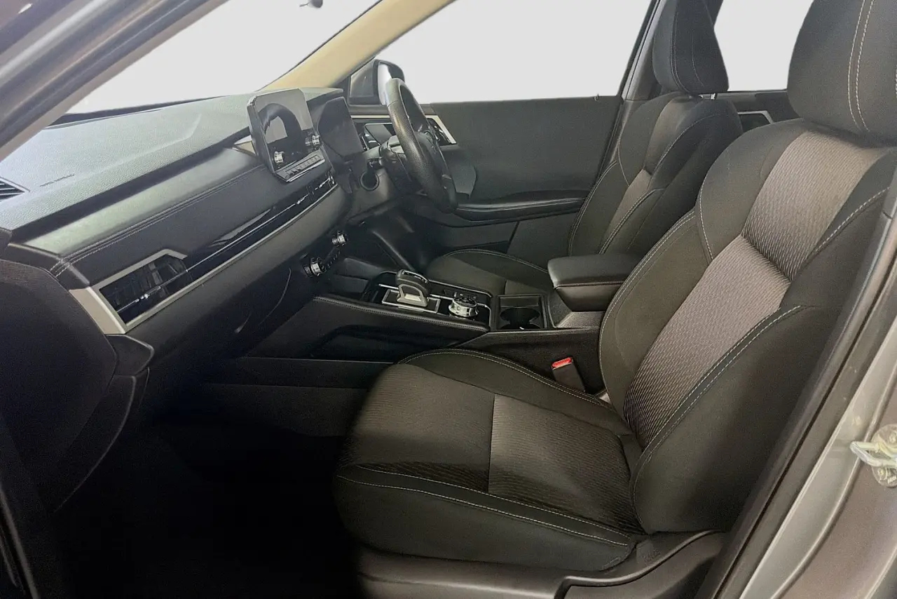 2022 Mitsubishi Outlander Gallery Image 24