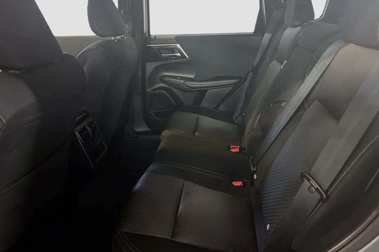 2022 Mitsubishi Outlander Gallery Image 25