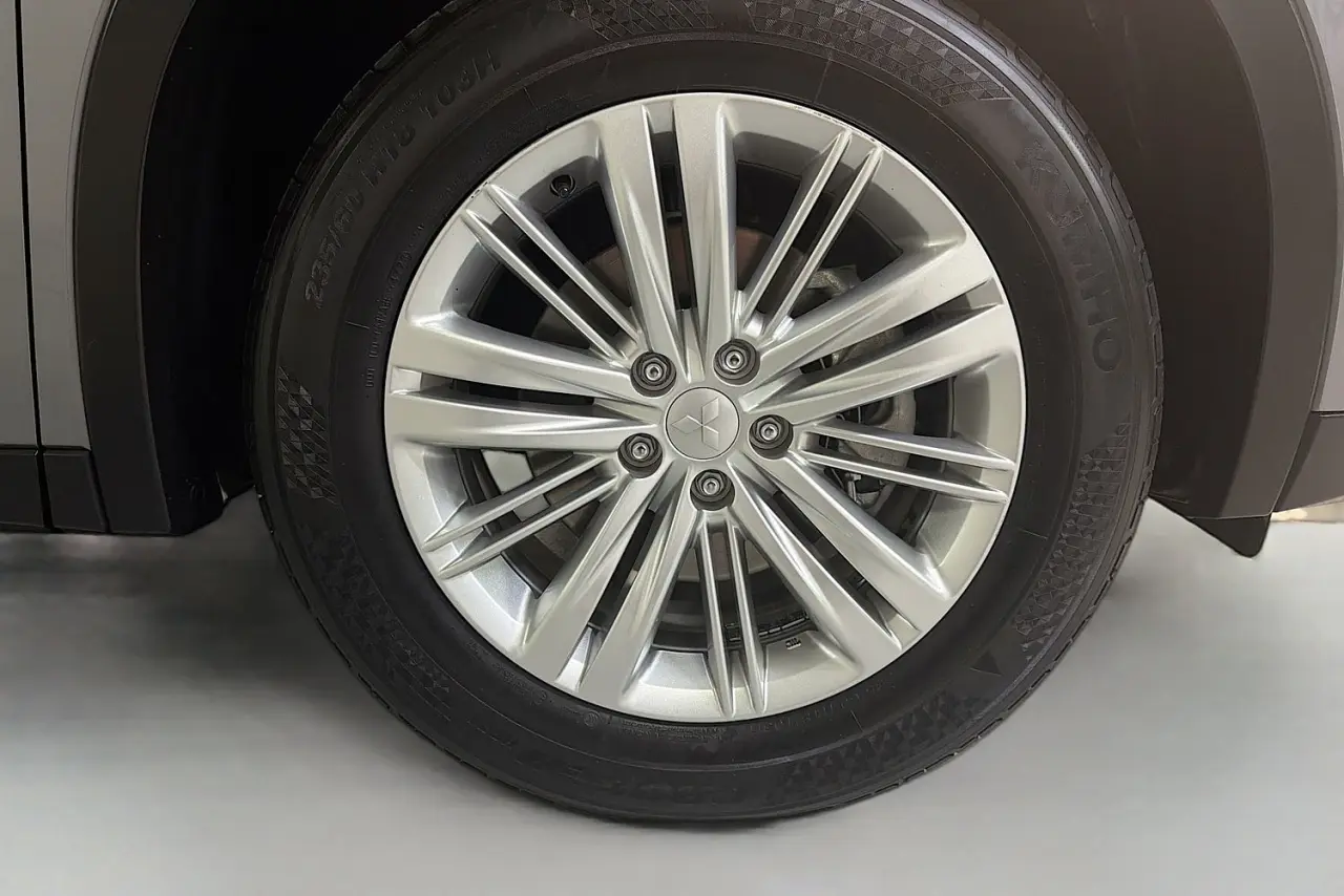 2022 Mitsubishi Outlander Gallery Image 27