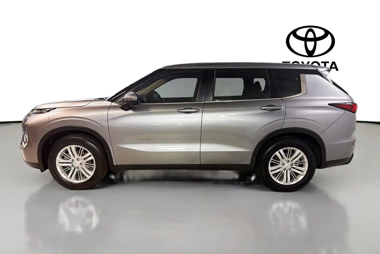 2022 Mitsubishi Outlander Gallery Image 5