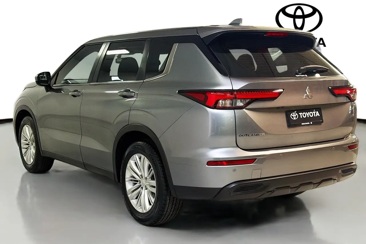 2022 Mitsubishi Outlander Gallery Image 6