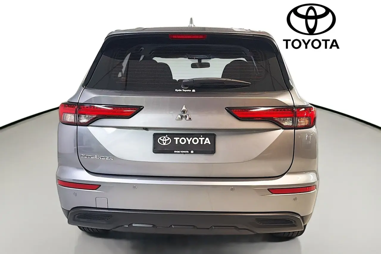 2022 Mitsubishi Outlander Gallery Image 7