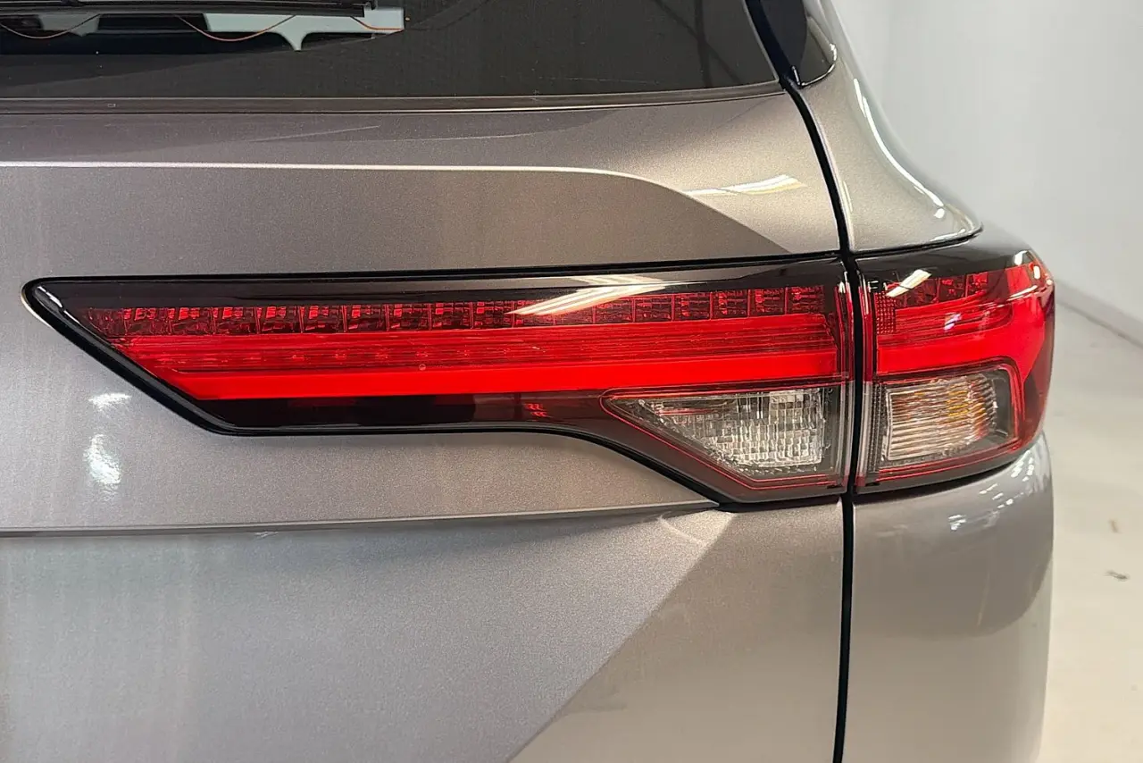 2022 Mitsubishi Outlander Gallery Image 9