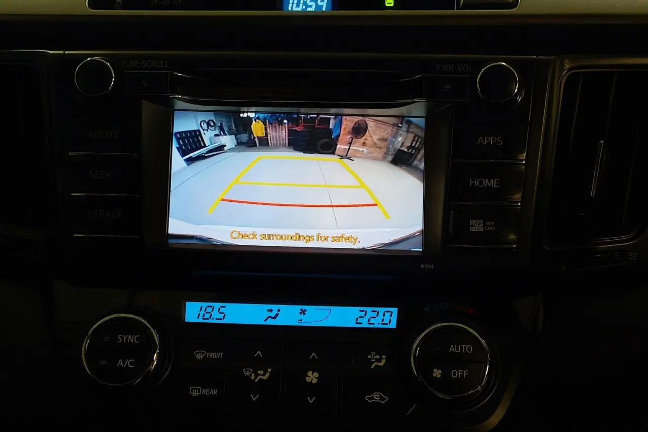 2017 Toyota RAV4 Gallery Image 15