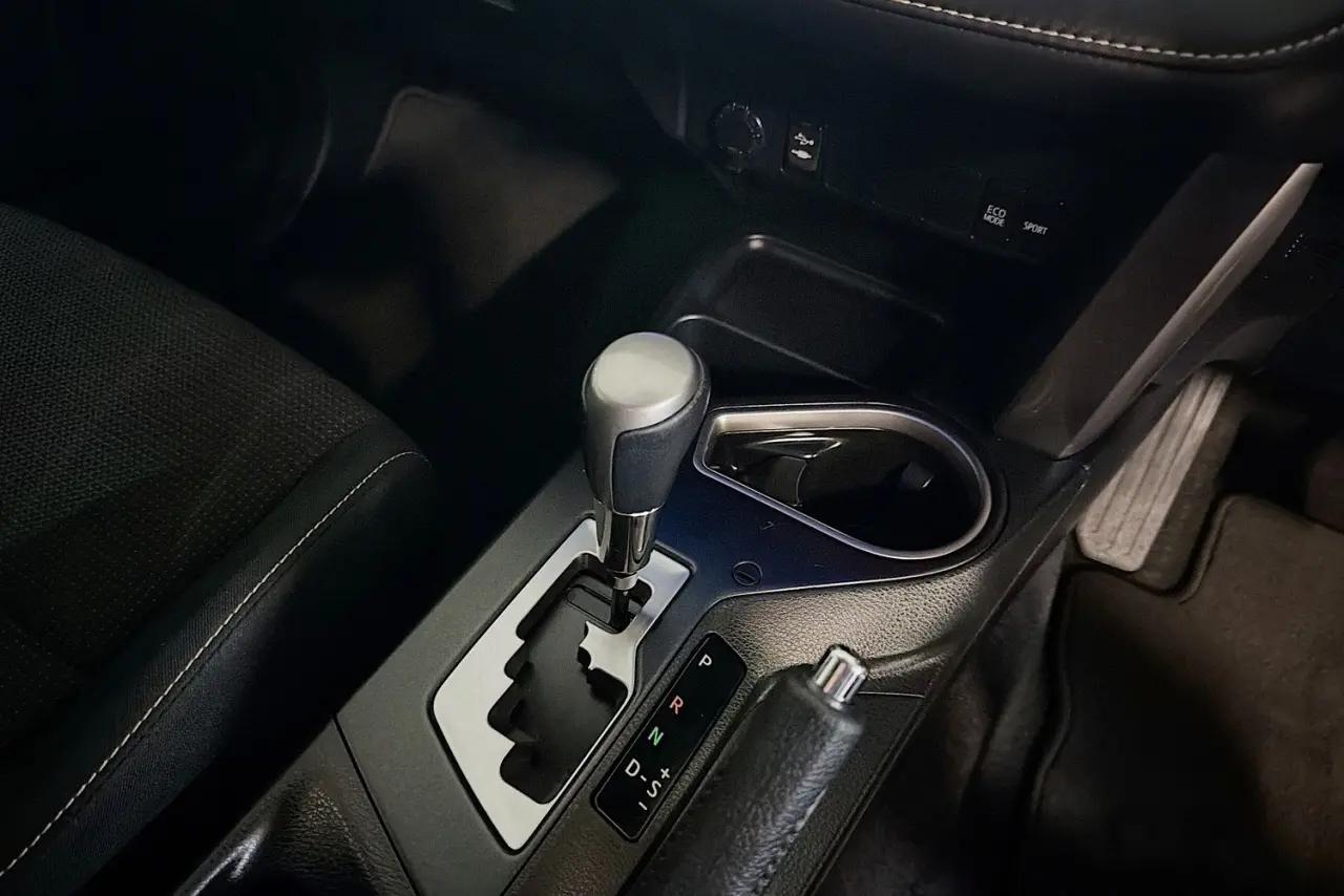 2017 Toyota RAV4 Gallery Image 17