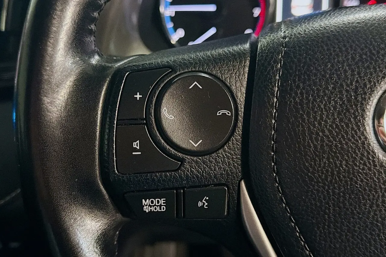 2017 Toyota RAV4 Gallery Image 18