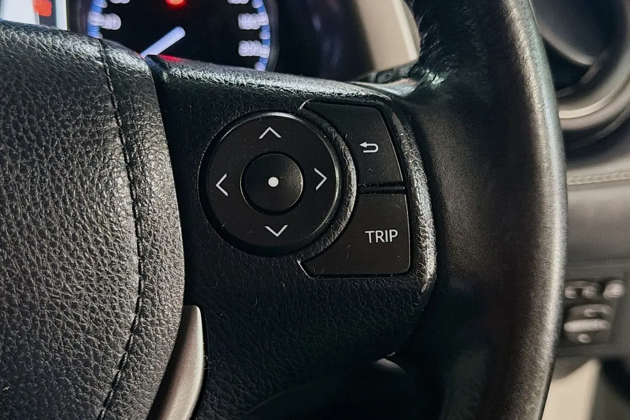2017 Toyota RAV4 Gallery Image 19