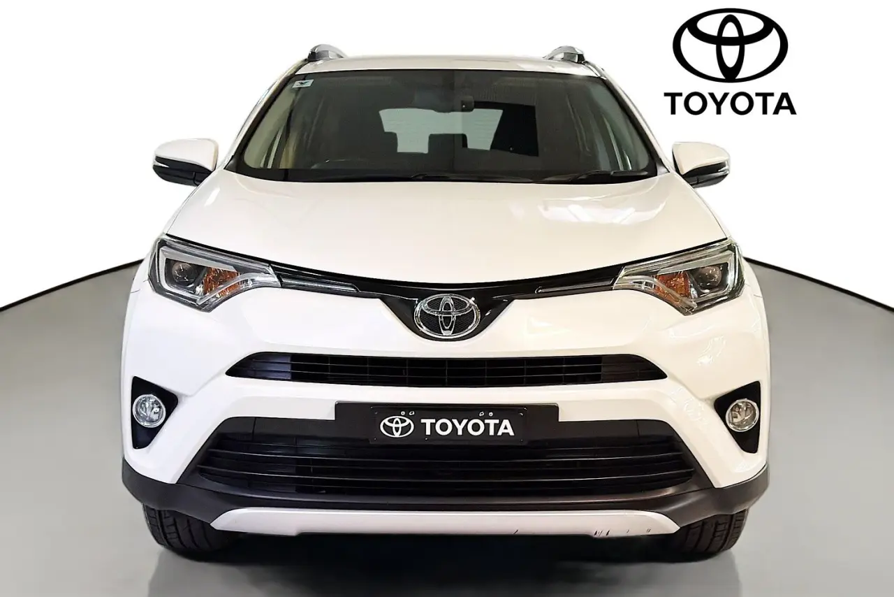 2017 Toyota RAV4 Gallery Image 2