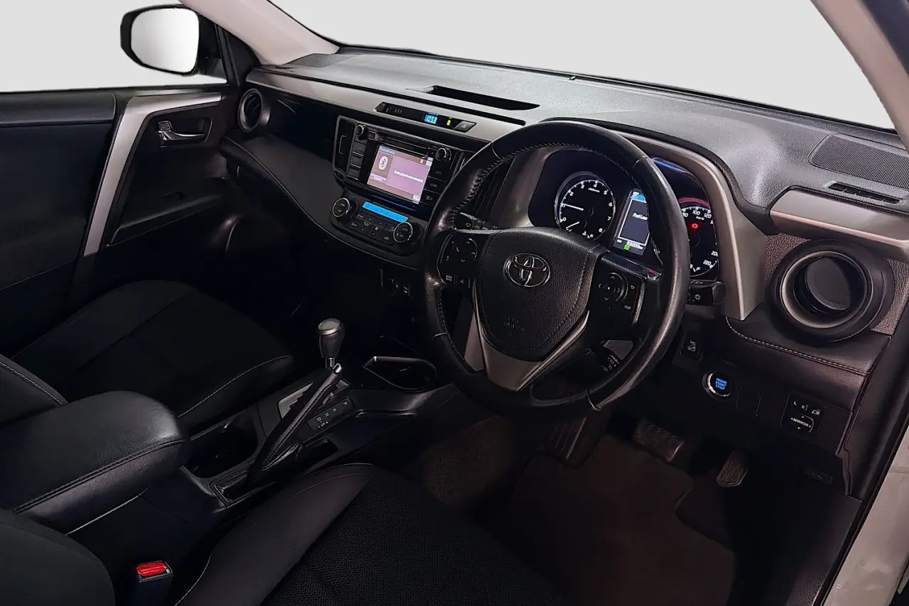 2017 Toyota RAV4 Gallery Image 22