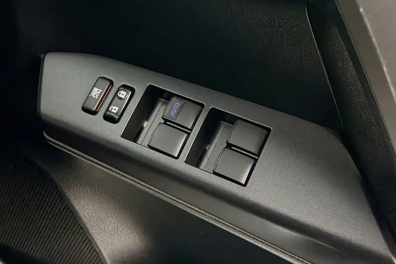 2017 Toyota RAV4 Gallery Image 23