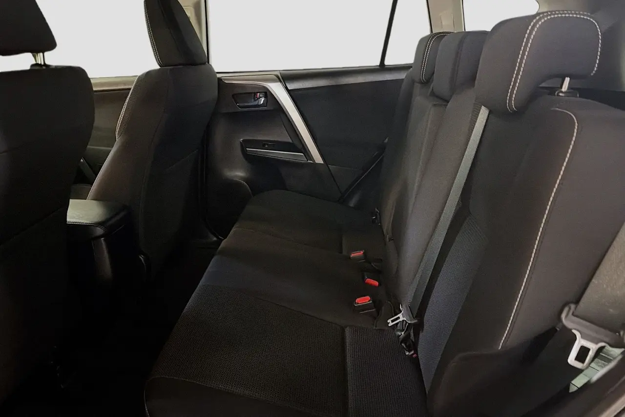 2017 Toyota RAV4 Gallery Image 25