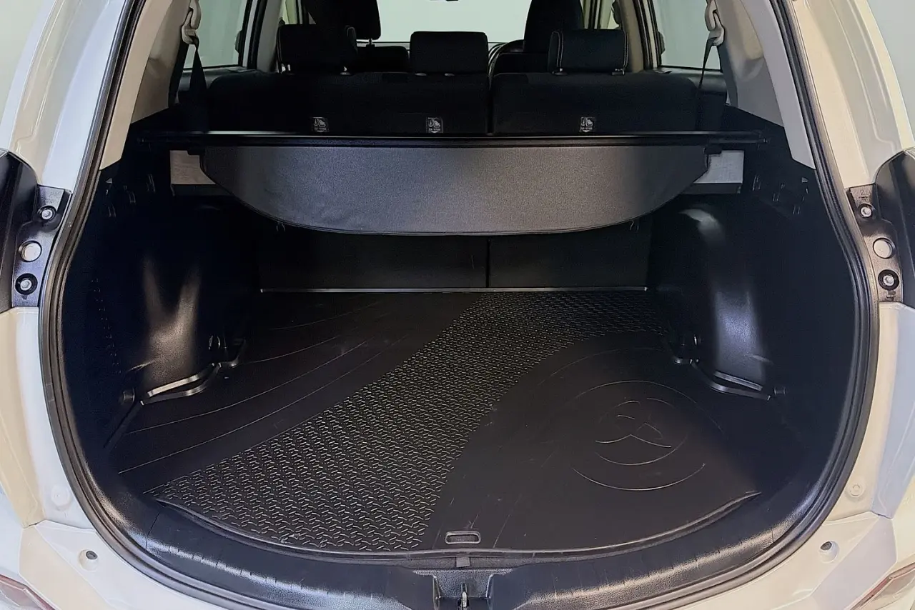 2017 Toyota RAV4 Gallery Image 26