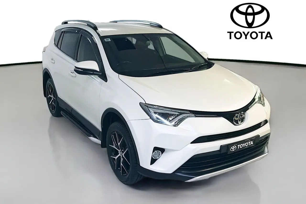 2017 Toyota RAV4 Gallery Image 30