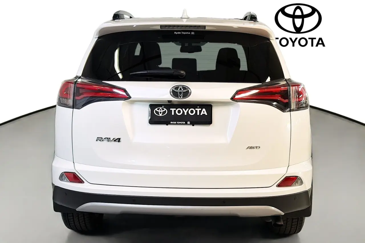 2017 Toyota RAV4 Gallery Image 7