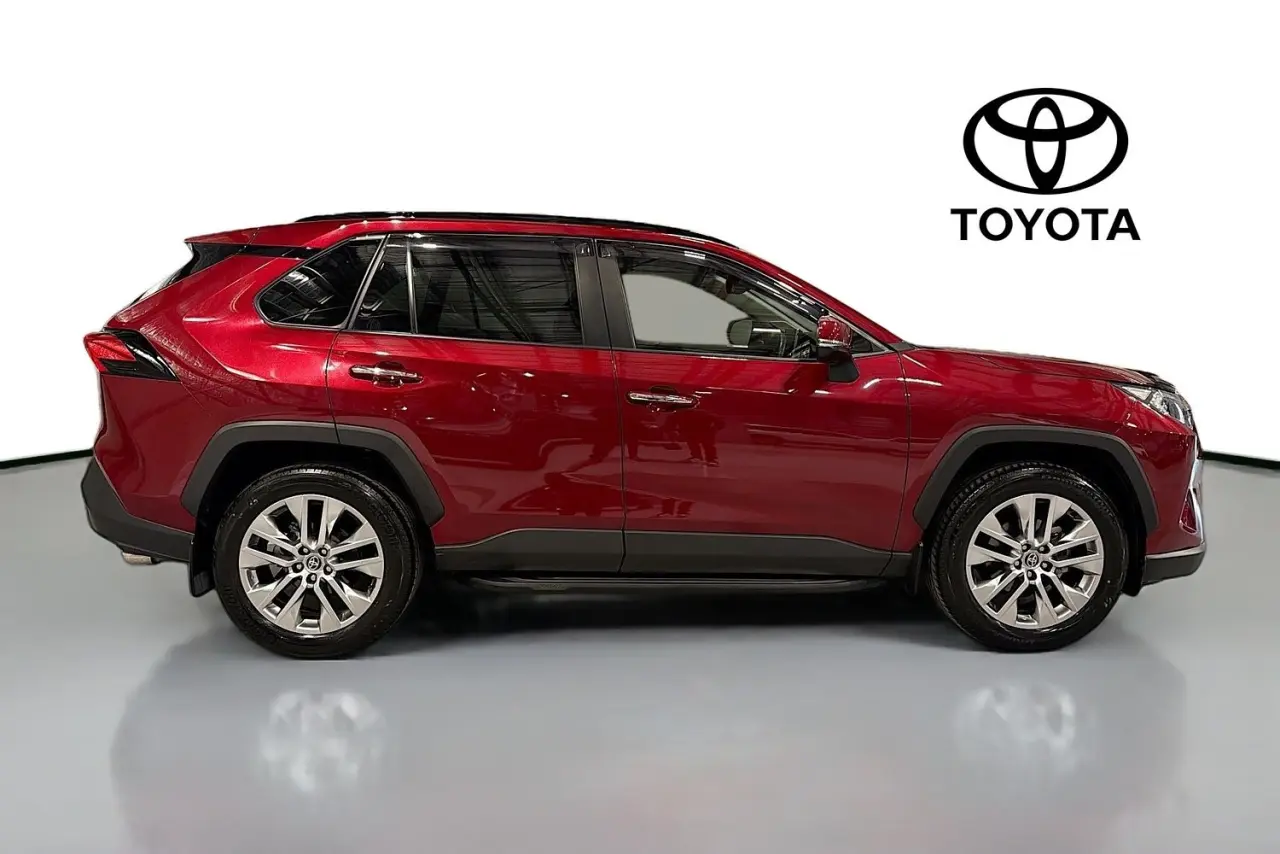 2019 Toyota RAV4 Gallery Image 11
