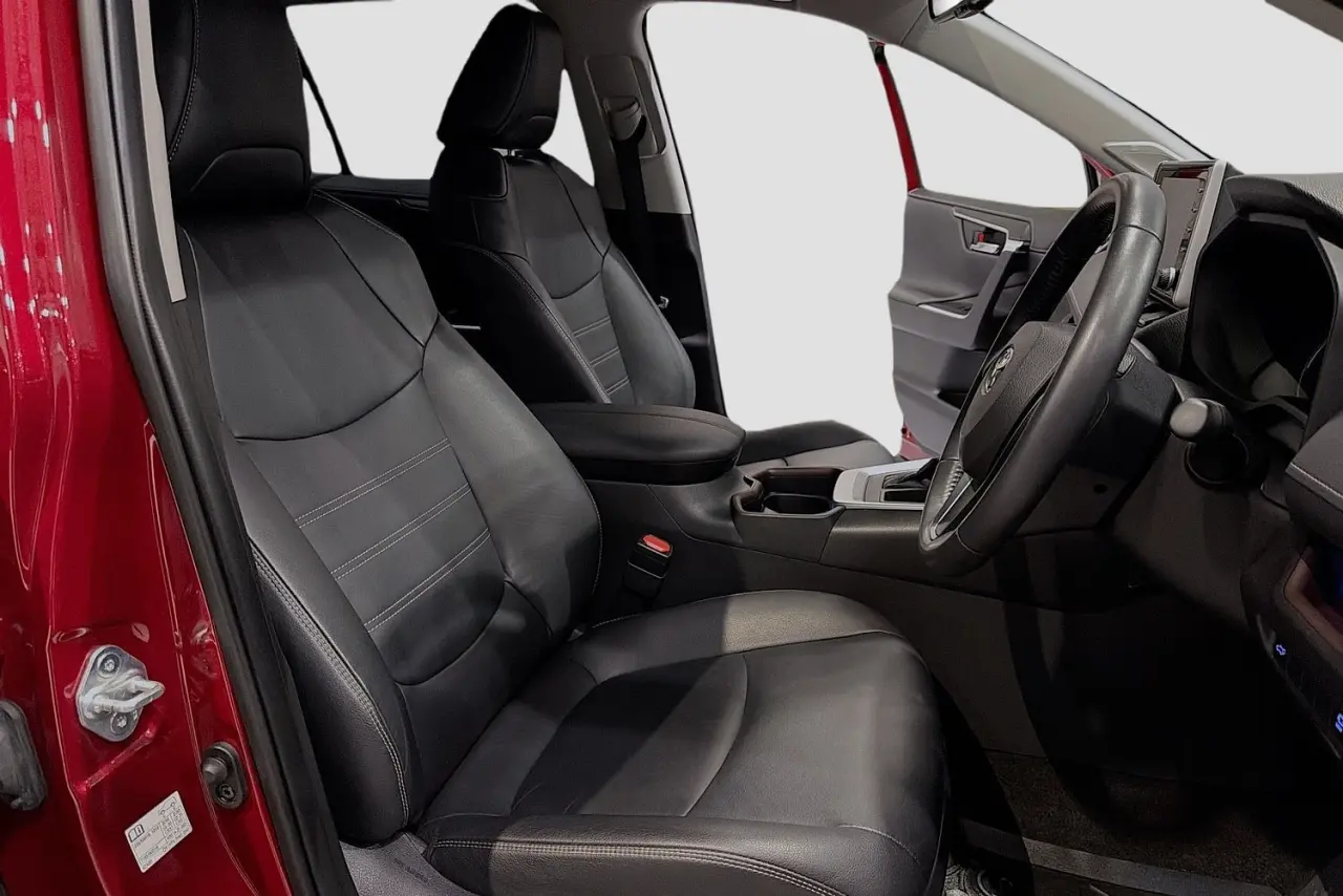 2019 Toyota RAV4 Gallery Image 13
