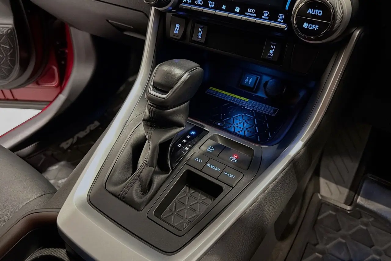 2019 Toyota RAV4 Gallery Image 18