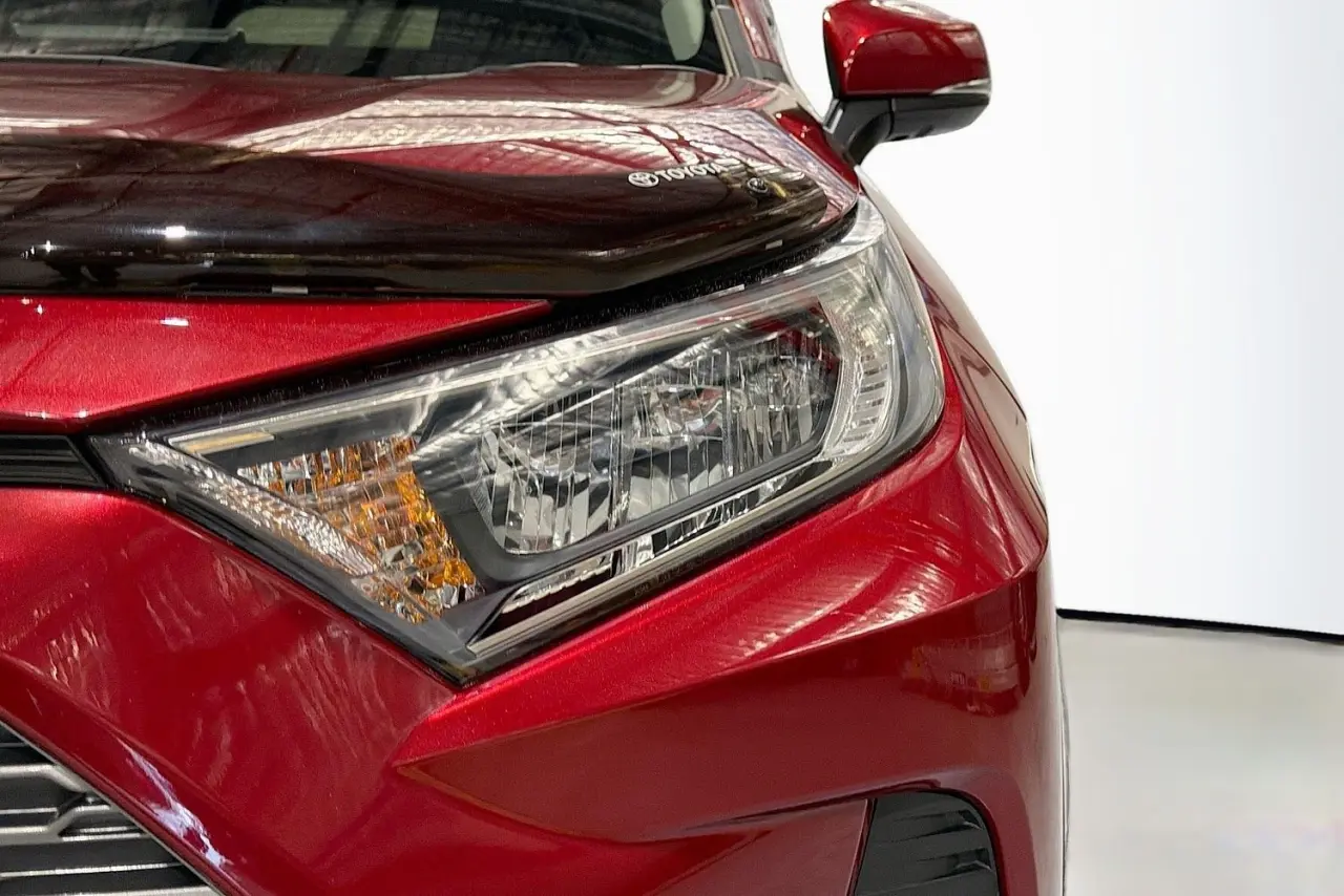 2019 Toyota RAV4 Gallery Image 3