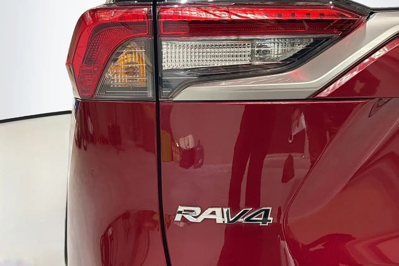 2019 Toyota RAV4 Gallery Image 8