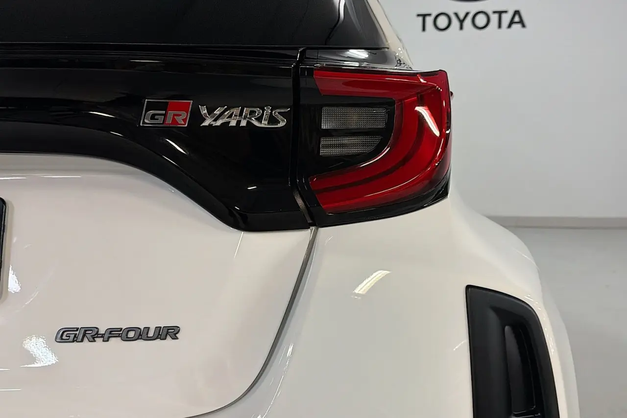 2021 Toyota Yaris Gallery Image 11