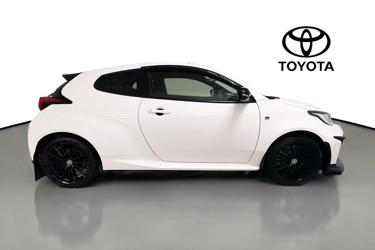 2021 Toyota Yaris Gallery Image 15