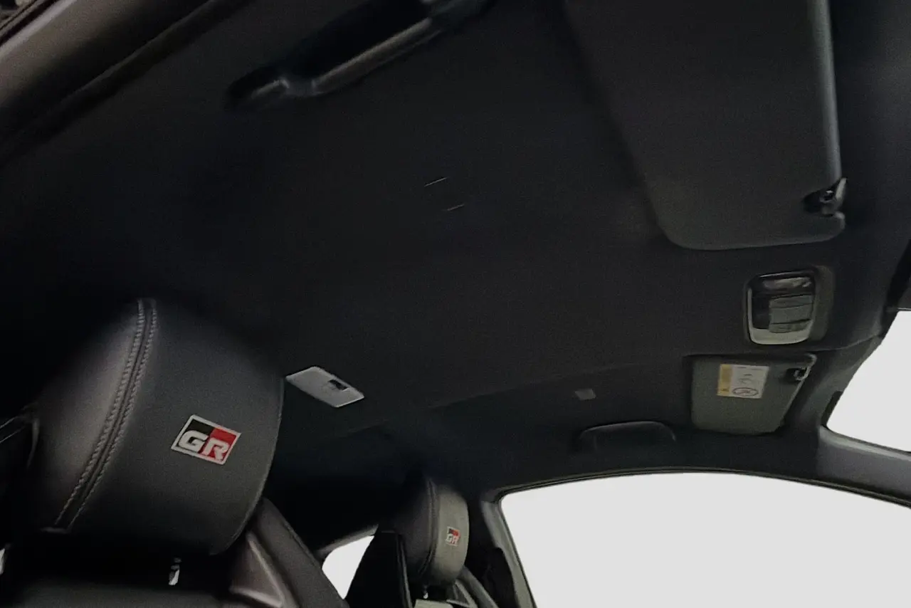 2021 Toyota Yaris Gallery Image 18