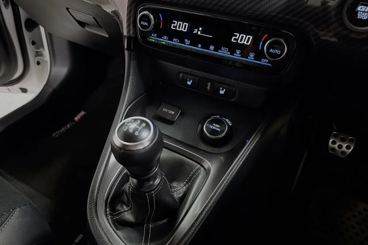 2021 Toyota Yaris Gallery Image 24