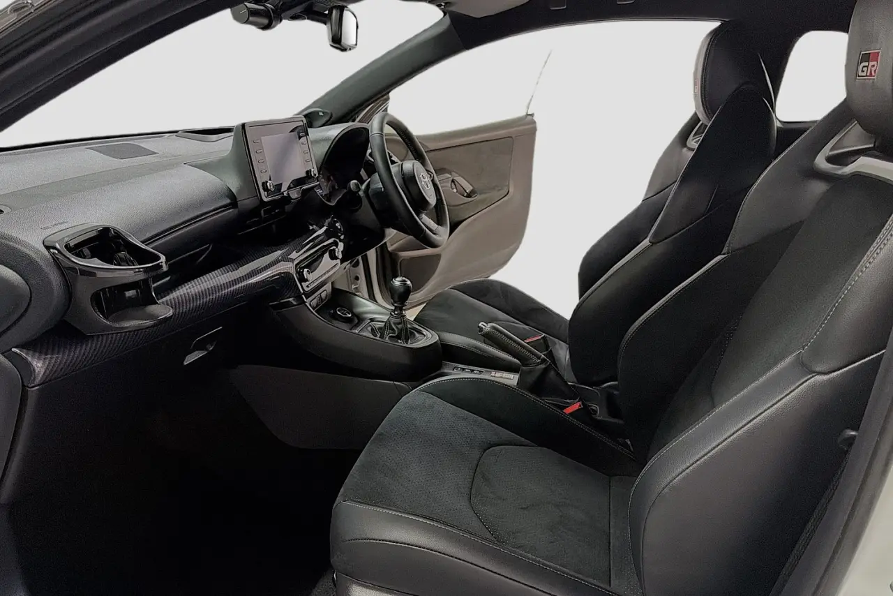 2021 Toyota Yaris Gallery Image 32