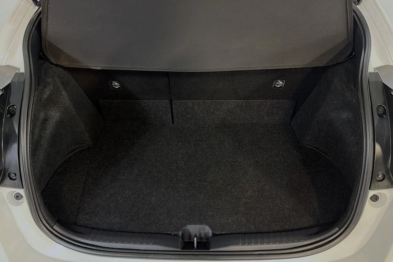 2021 Toyota Yaris Gallery Image 33