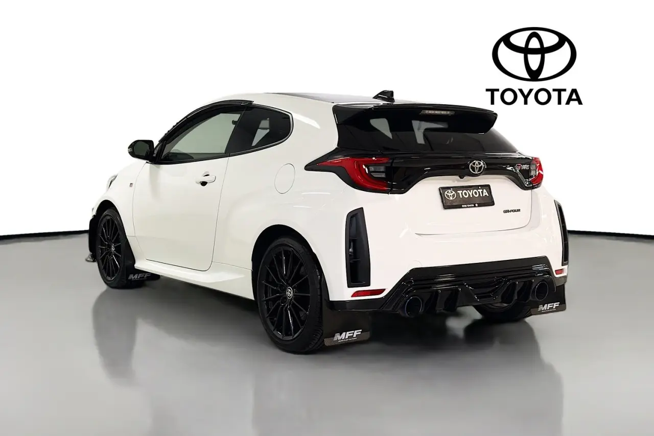 2021 Toyota Yaris Gallery Image 8