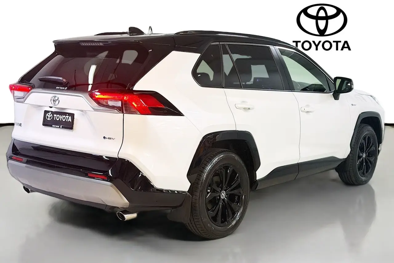 2025 Toyota RAV4 Gallery Image 10