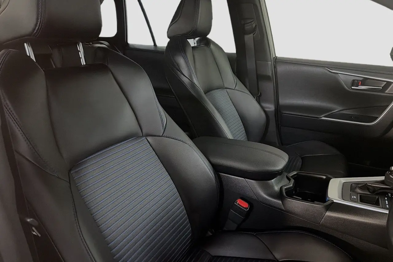 2025 Toyota RAV4 Gallery Image 12