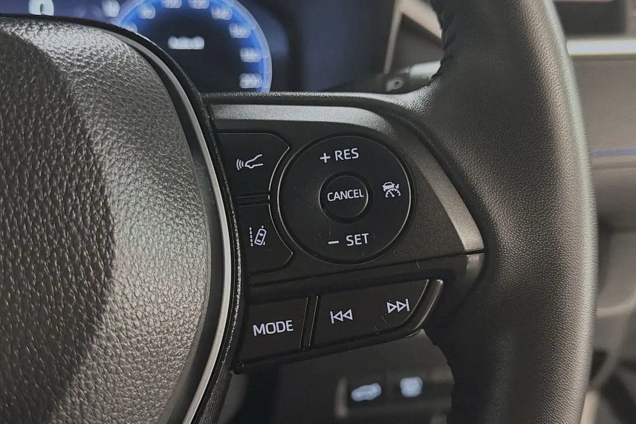 2025 Toyota RAV4 Gallery Image 19