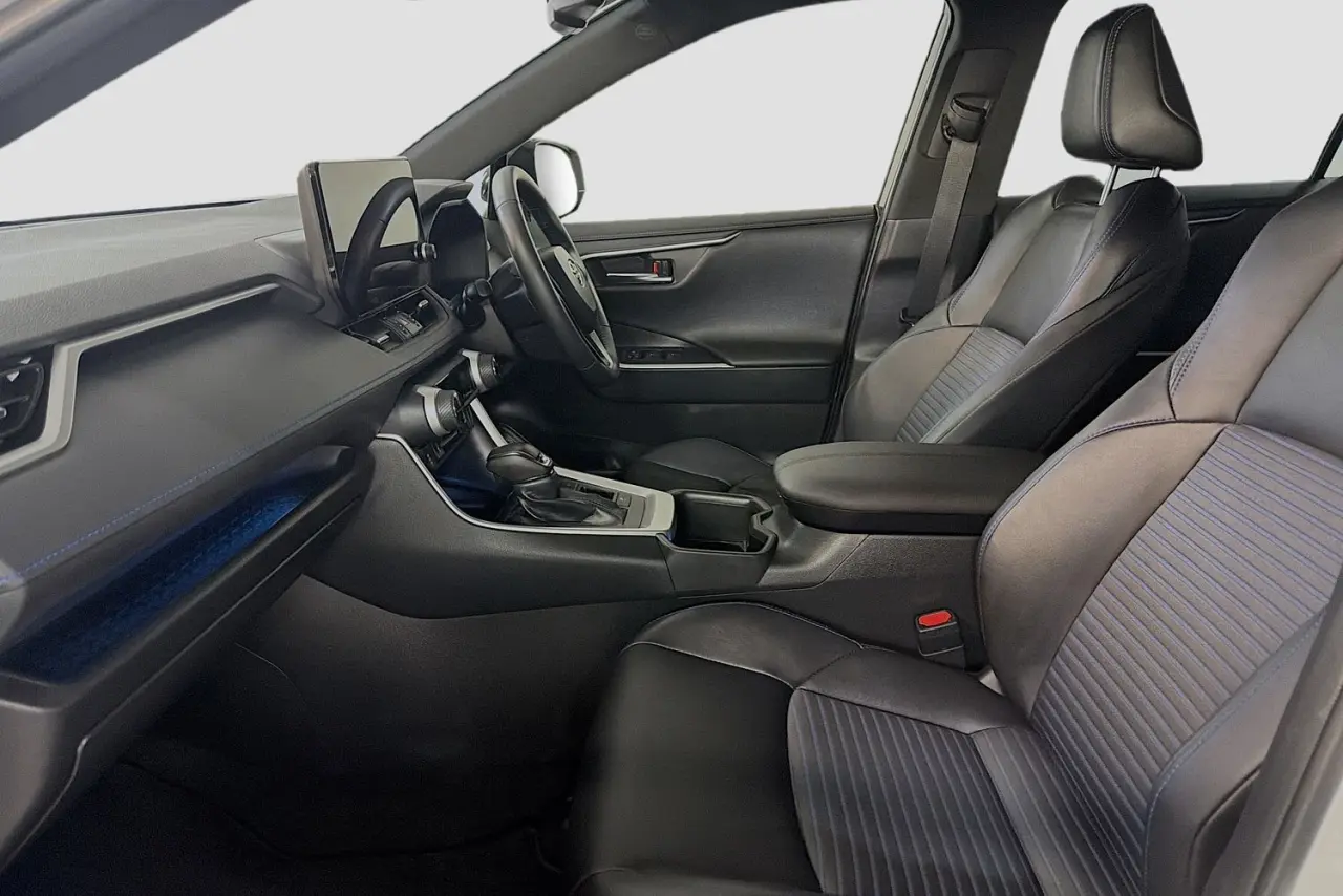 2025 Toyota RAV4 Gallery Image 24