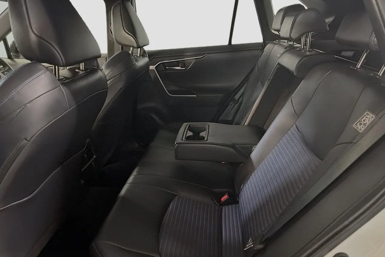 2025 Toyota RAV4 Gallery Image 25