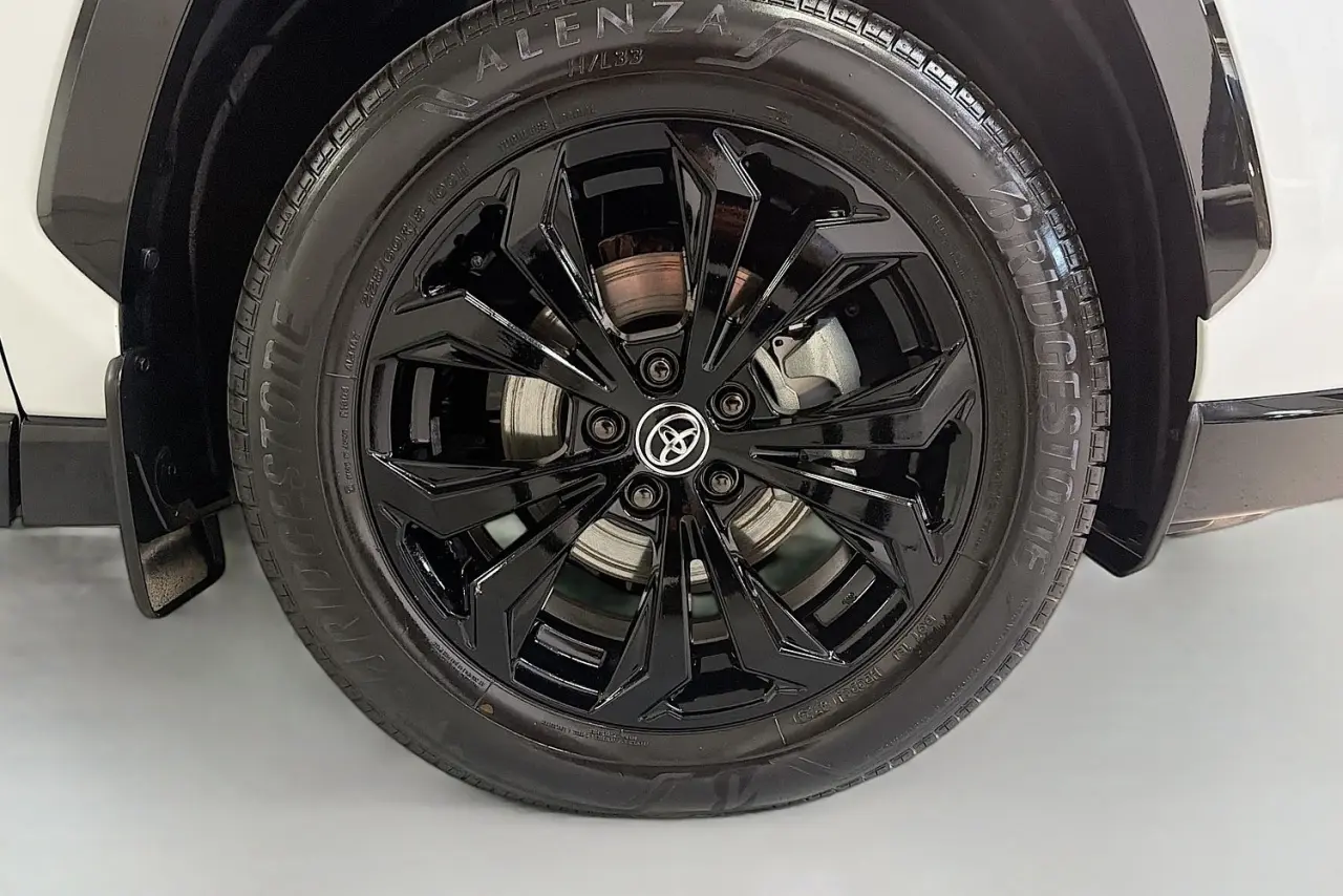 2025 Toyota RAV4 Gallery Image 27