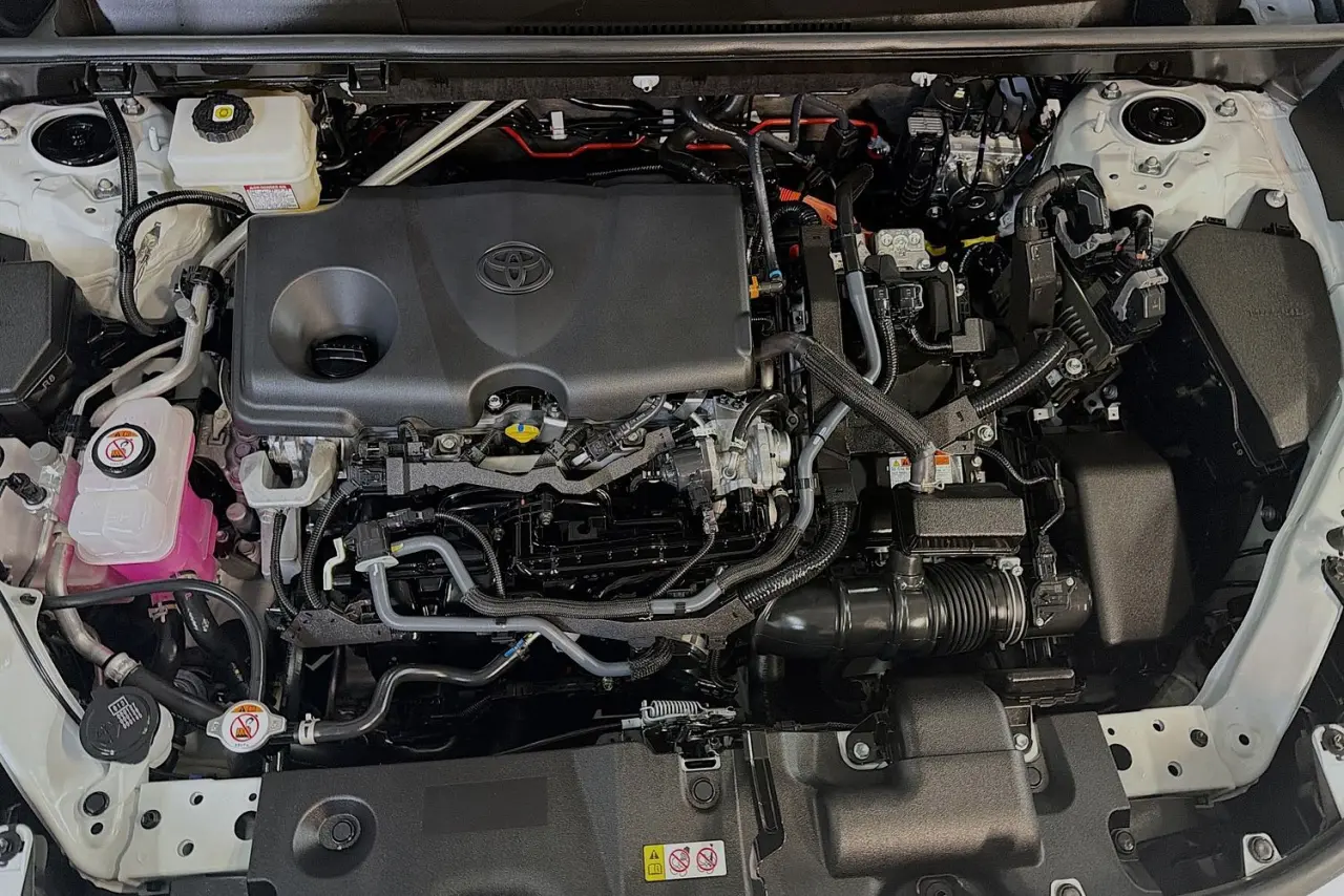 2025 Toyota RAV4 Gallery Image 28