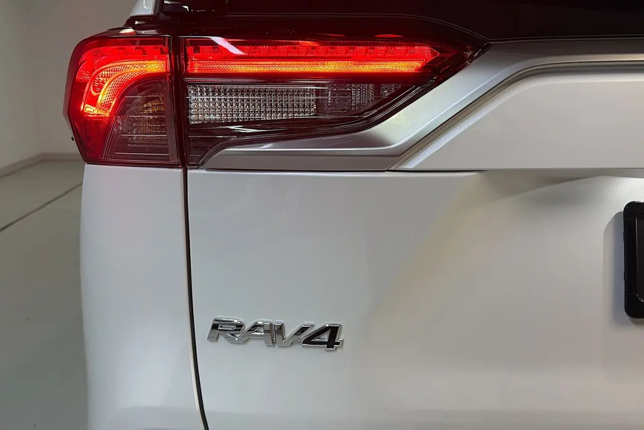 2025 Toyota RAV4 Gallery Image 8