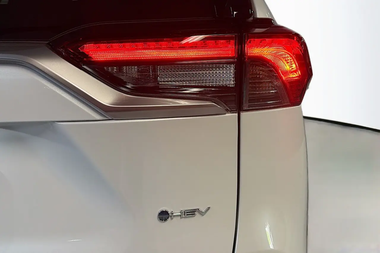 2025 Toyota RAV4 Gallery Image 9