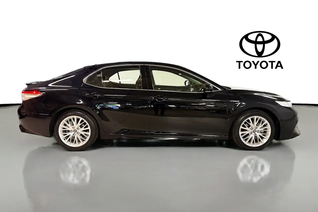 2020 Toyota Camry Gallery Image 11