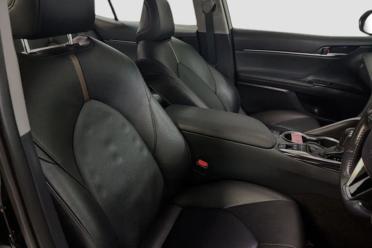 2020 Toyota Camry Gallery Image 13